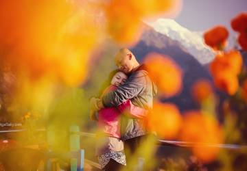 Amazing Pre Wedding Trekking Photoshoot to Poon hill, Nepal, Himalayas Amazing Pre Wedding Trekking Photoshoot to Poon hill, Nepal, Himalayas