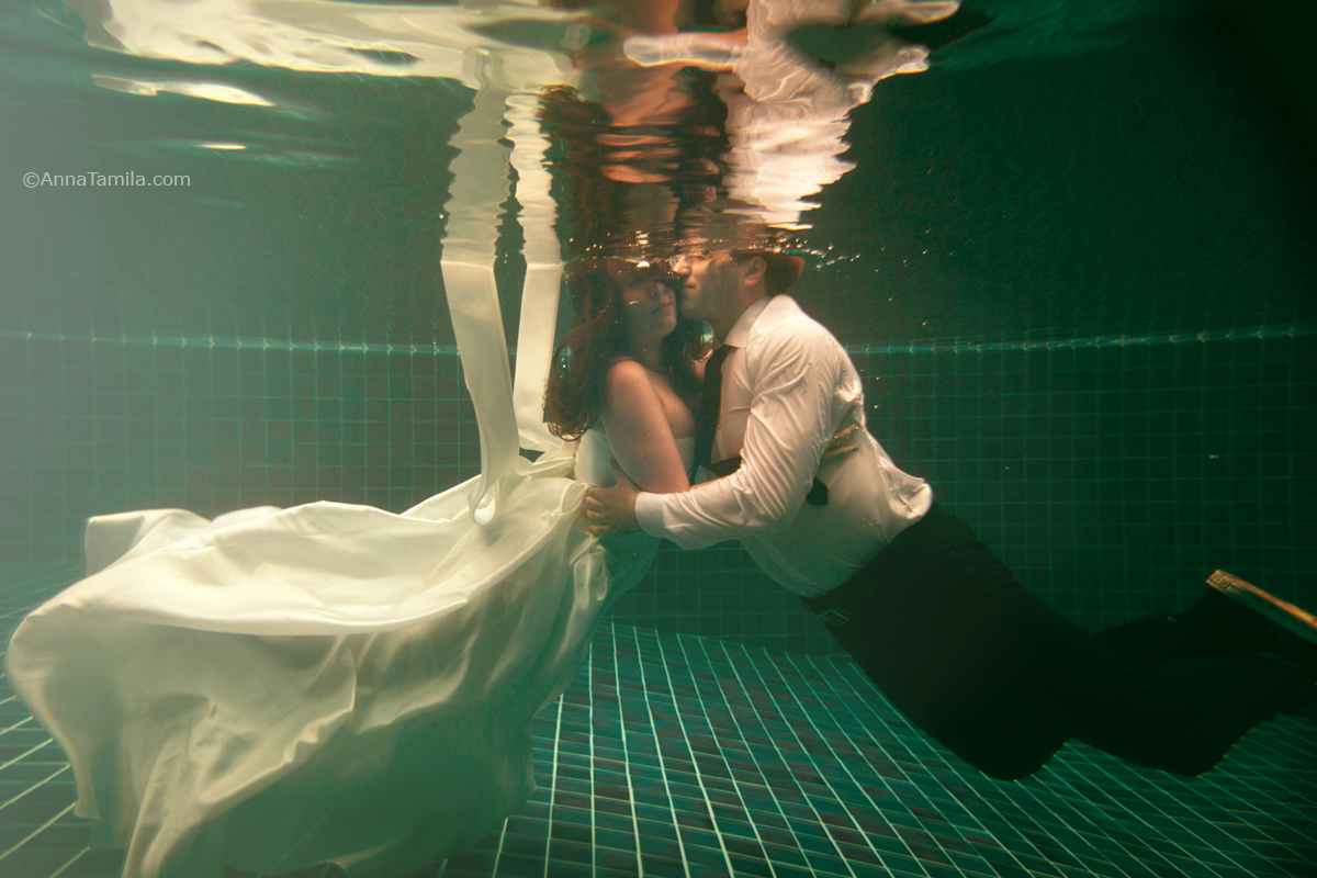 Underwater wedding photo