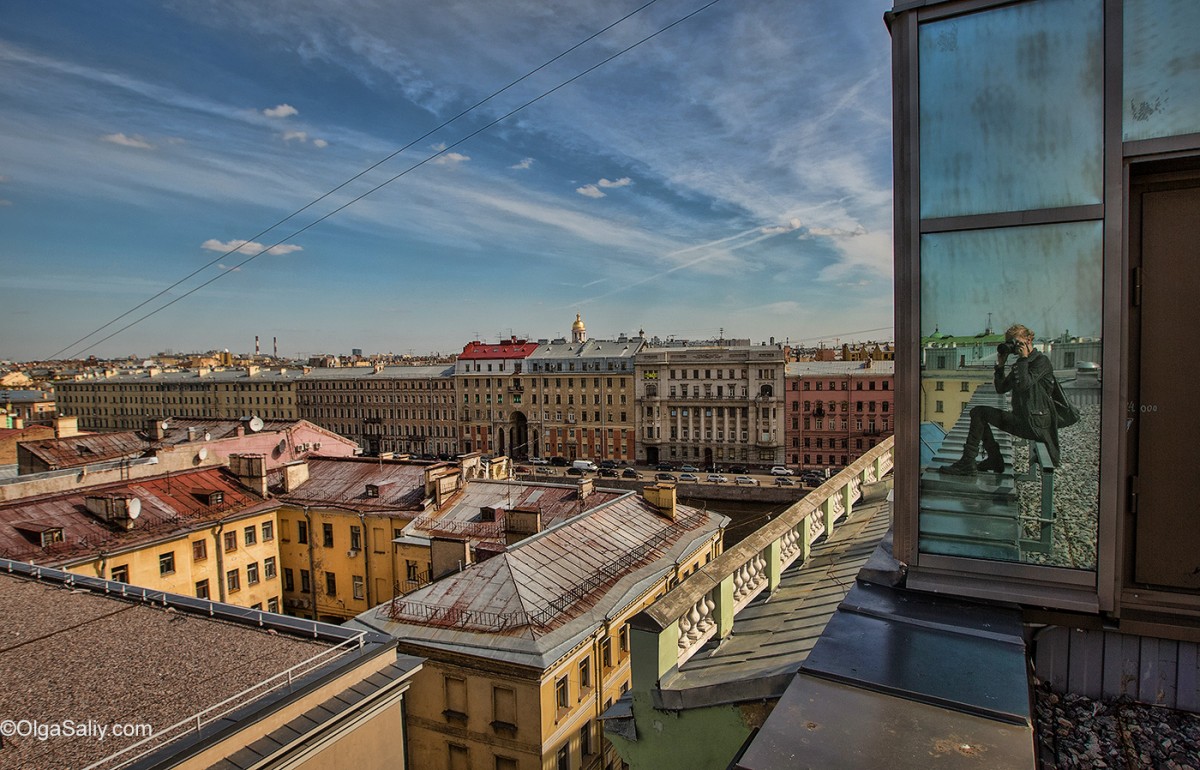 Окна петербурга. Крыши Санкт Петербурга старый город Невский проспект. Крыши Санкт-Петербурга Литейный проспект. Невский проспект, 122 на крыше. Петроградка вид из окна Санкт-Петербург.