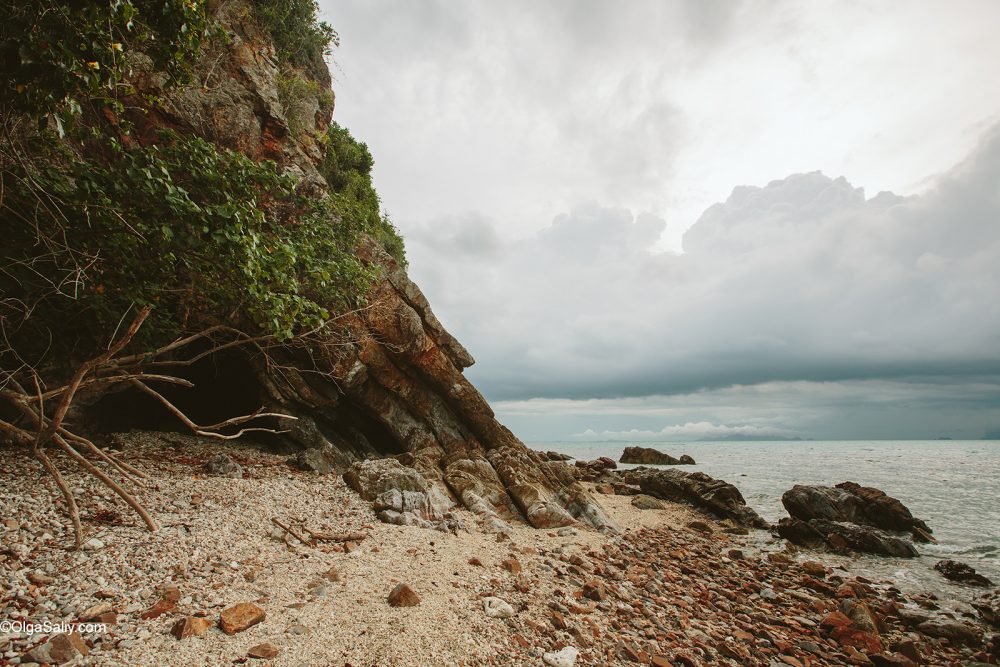 Secret Monk in his cave Samui Thailand (17)