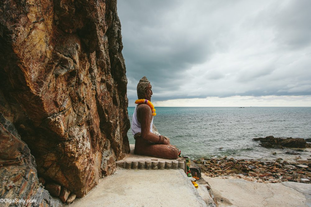 Secret Monk in his cave Samui Thailand (12)