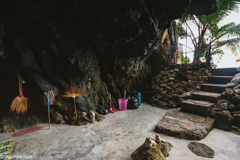 Secret Monk in his cave Samui Thailand (8)