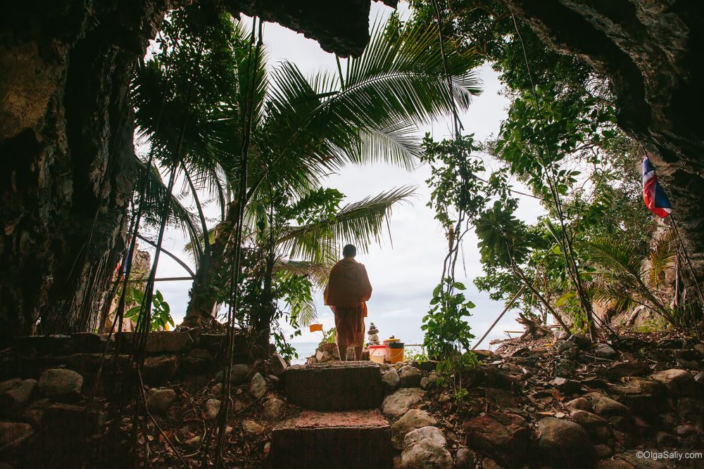 Secret Monk in his cave Samui Thailand (5)