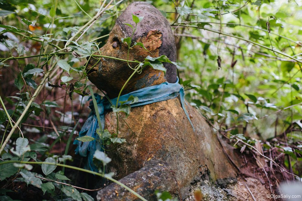 Abandoned statues with traces of bullets on Koh Samui (4)