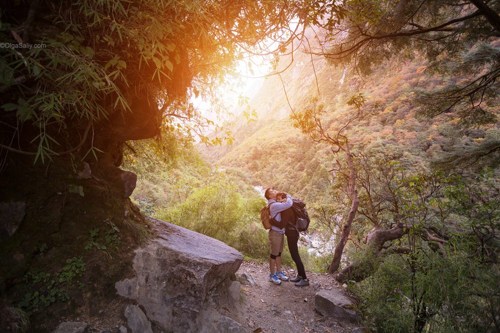 Love photo story in Nepal mountains