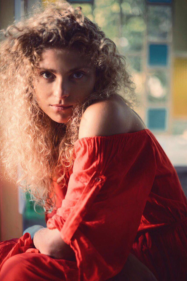 Italia, photo shoot, red dress