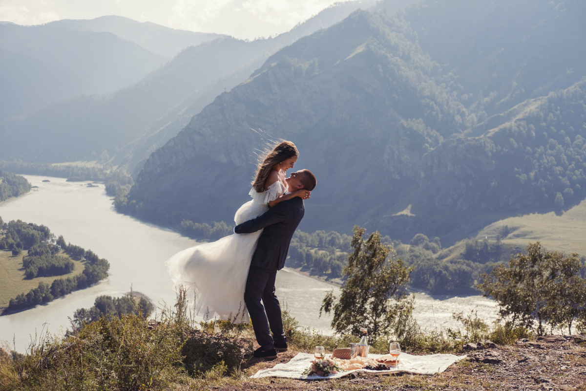 Altai mountains photoshoot in pre wedding traveling